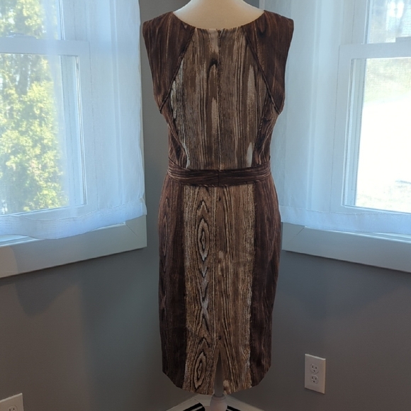 Elegant Brown Patterned Dress - Picture 2 of 2